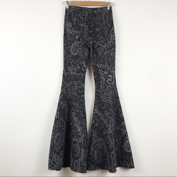 NWT Free People Just Float On Printed‎ Flare Jeans Black Paisley Discharge Sz 24 - Picture 6 of 14